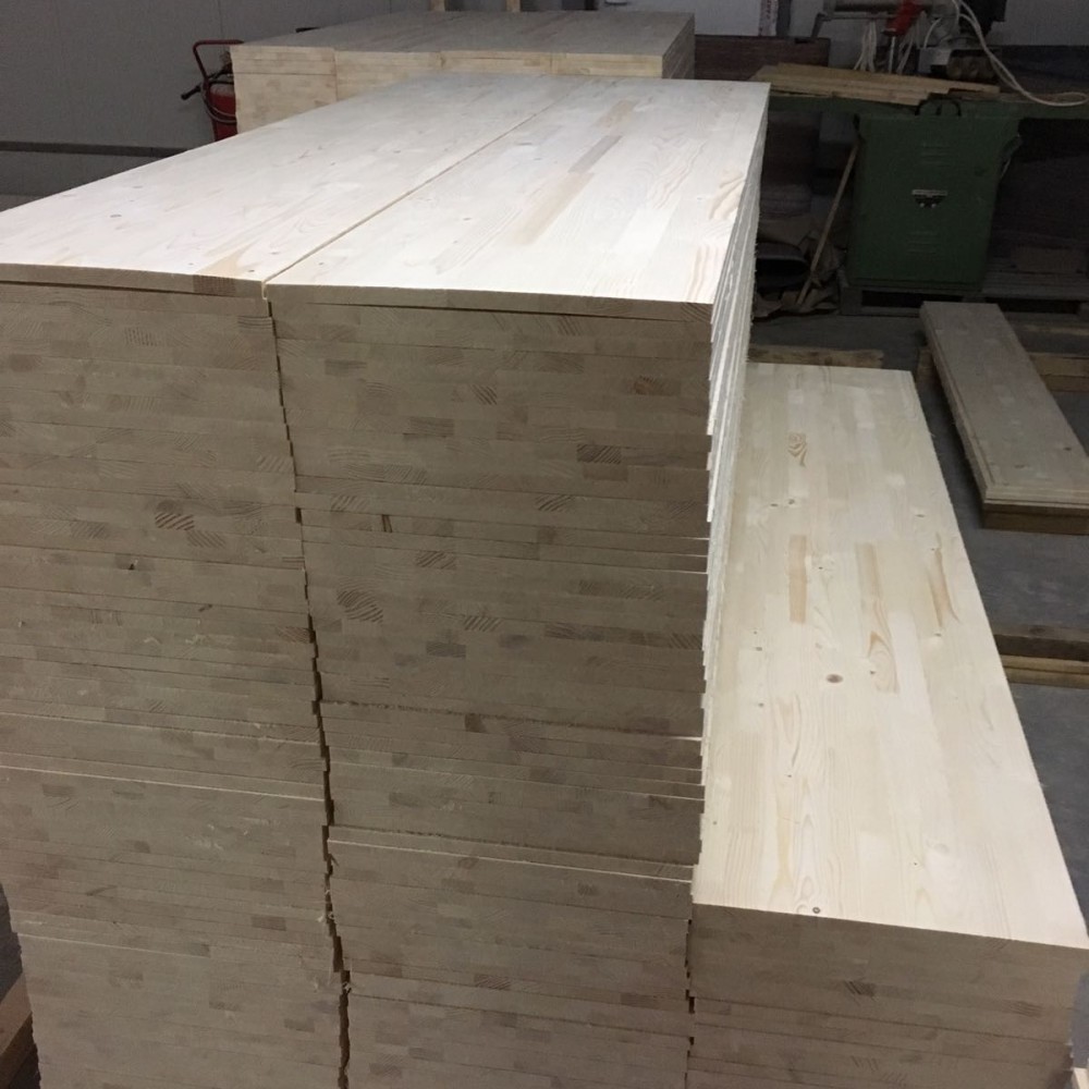 RESINOUS SOLID WOOD PANEL